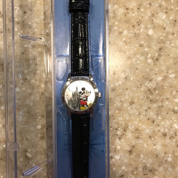 Vintage Disney Limited Edition Mickey Mouse Watch! - Picture 2 of 5